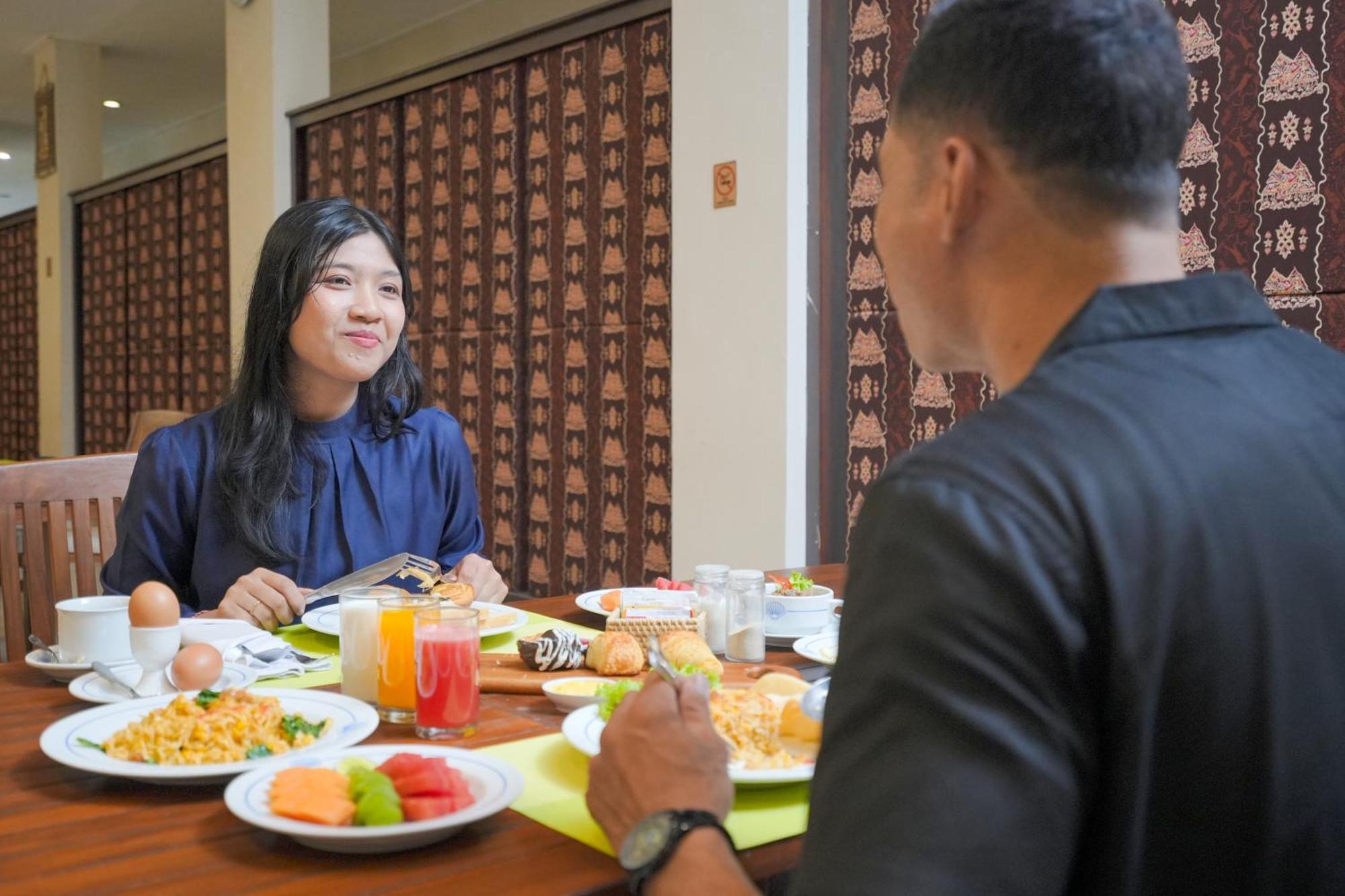 사마와 트렌싯 호텔 Sumbawa Besar 외부 사진